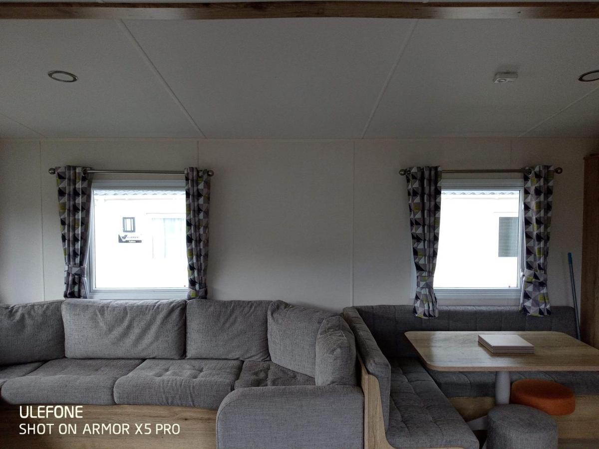 Exclusive 3 Bedroom Caravan, Sleeps 8 People At Parkdean Newquay Holiday Park, Cornwall, Uk Exterior photo