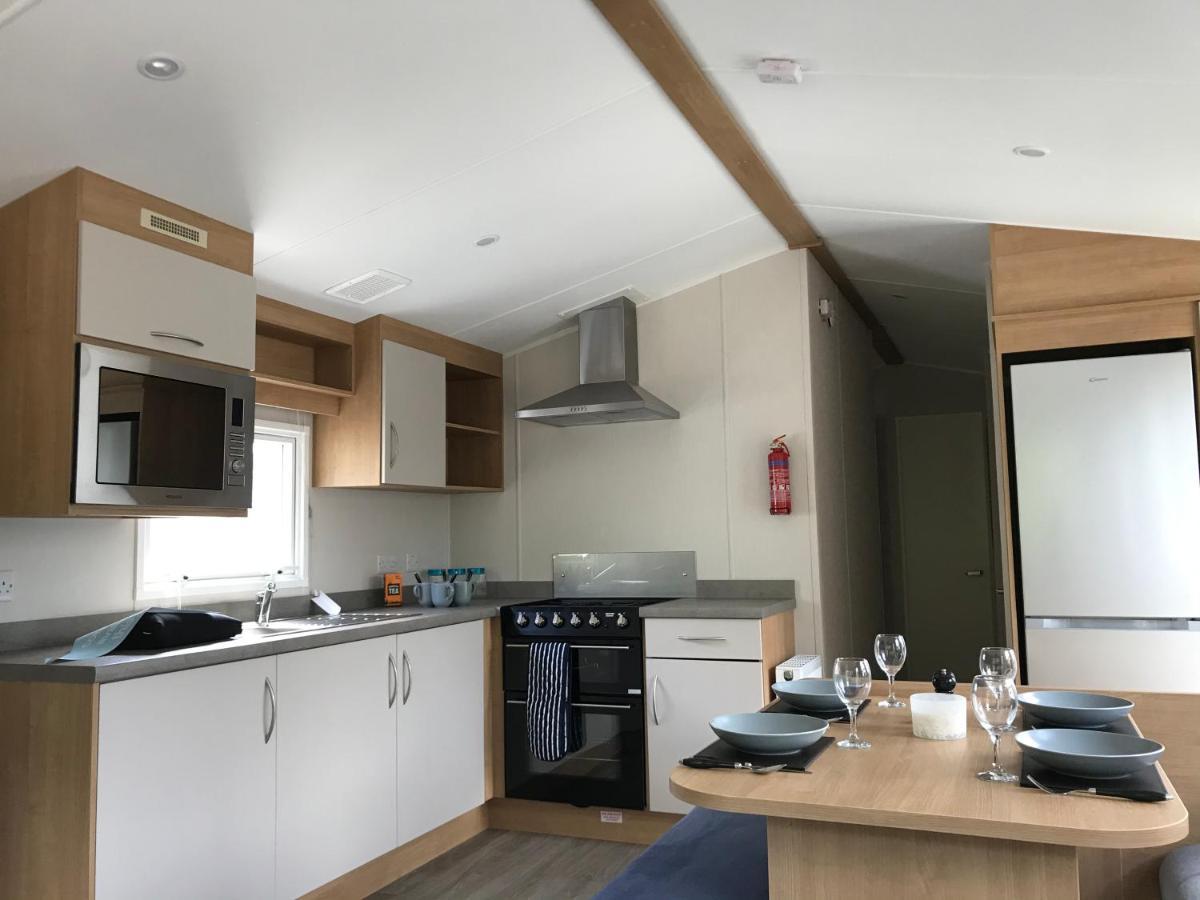 Exclusive 3 Bedroom Caravan, Sleeps 8 People At Parkdean Newquay Holiday Park, Cornwall, Uk Exterior photo