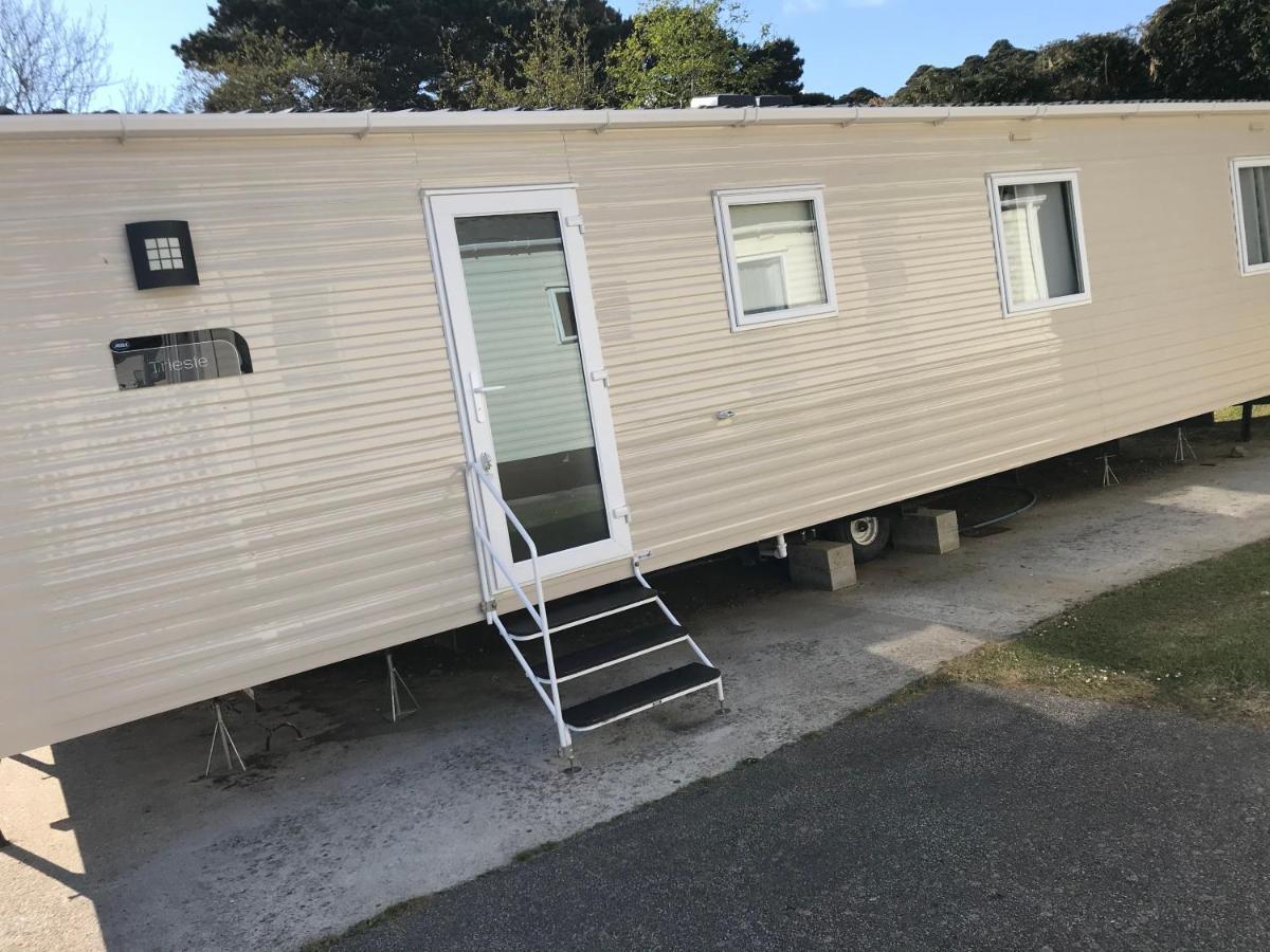 Exclusive 3 Bedroom Caravan, Sleeps 8 People At Parkdean Newquay Holiday Park, Cornwall, Uk Exterior photo